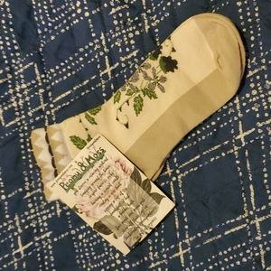 Blackberries Floral Cream Ruffle Trim Socks